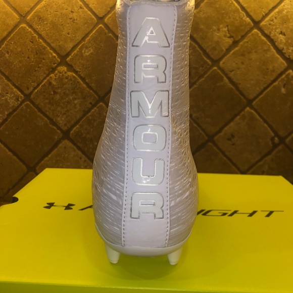 Under Armor Highlights Football cleats - Picture 3 of 6